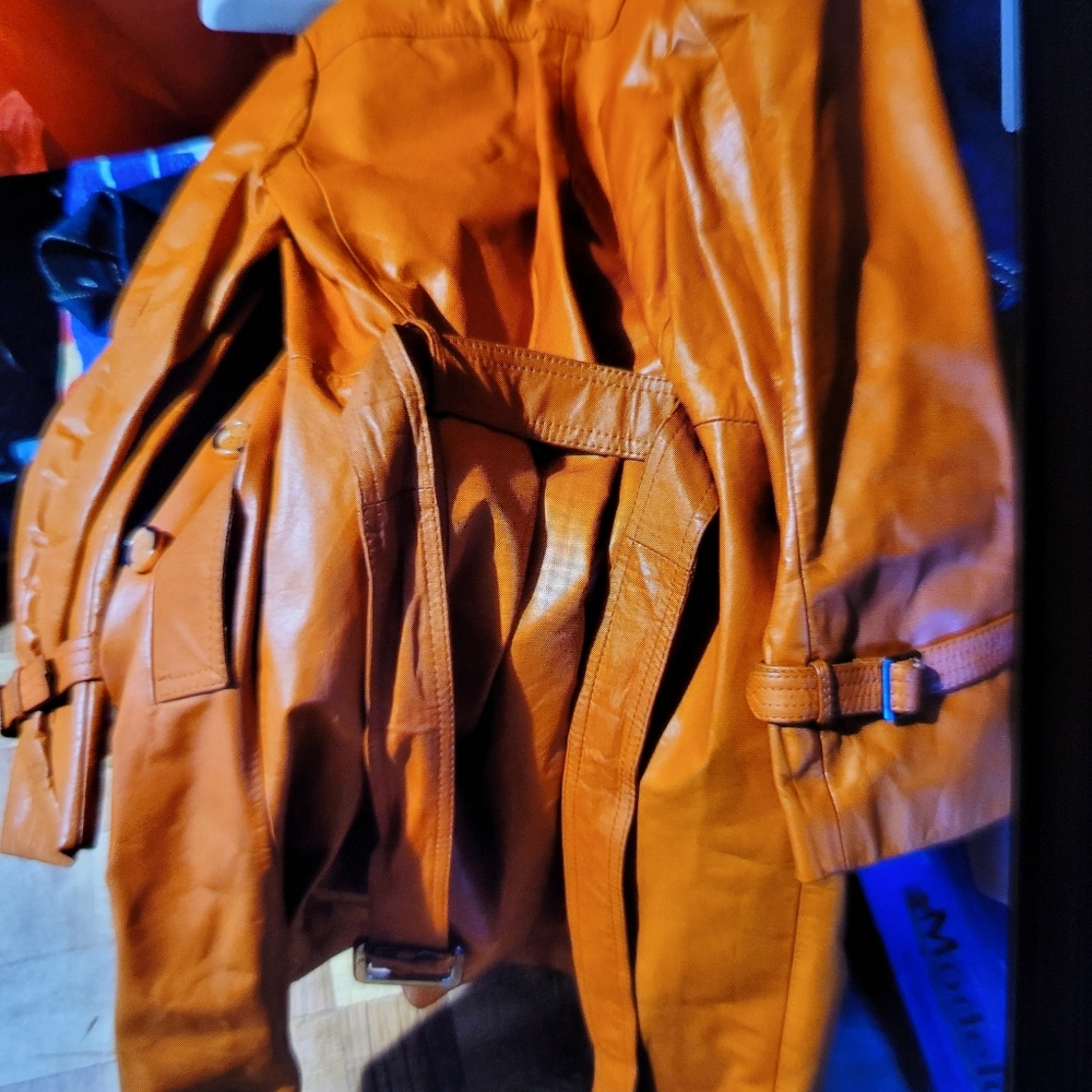 Men's Double-Breasted Tan Leather Trench Coat - Picture 8 of 16